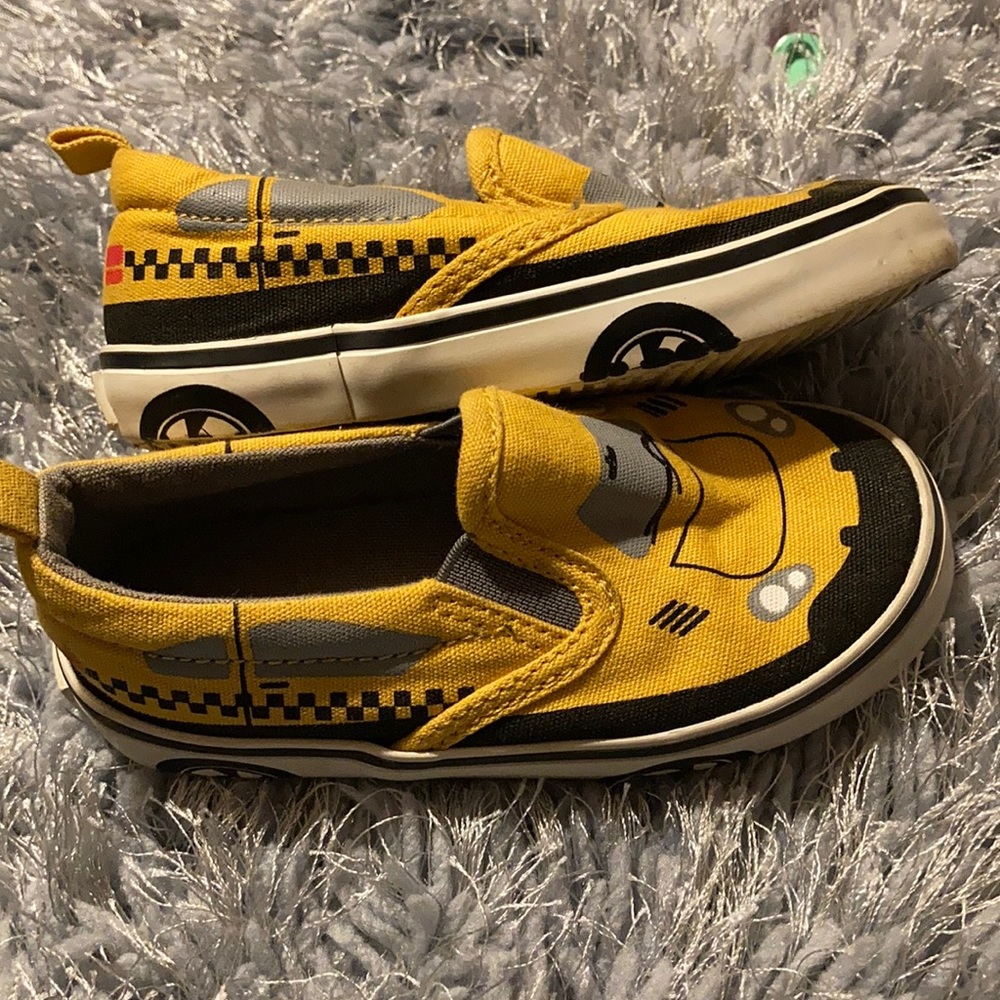 Old navy shoes (kids)